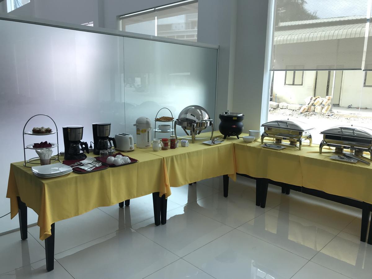 Apple Hotel Two - Near Phnom Penh Airport Экстерьер фото