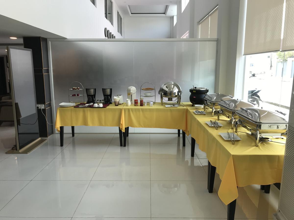 Apple Hotel Two - Near Phnom Penh Airport Экстерьер фото