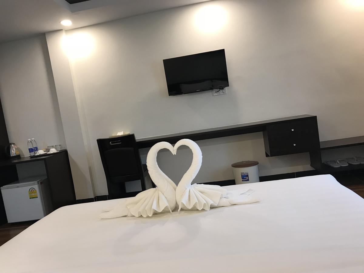 Apple Hotel Two - Near Phnom Penh Airport Экстерьер фото