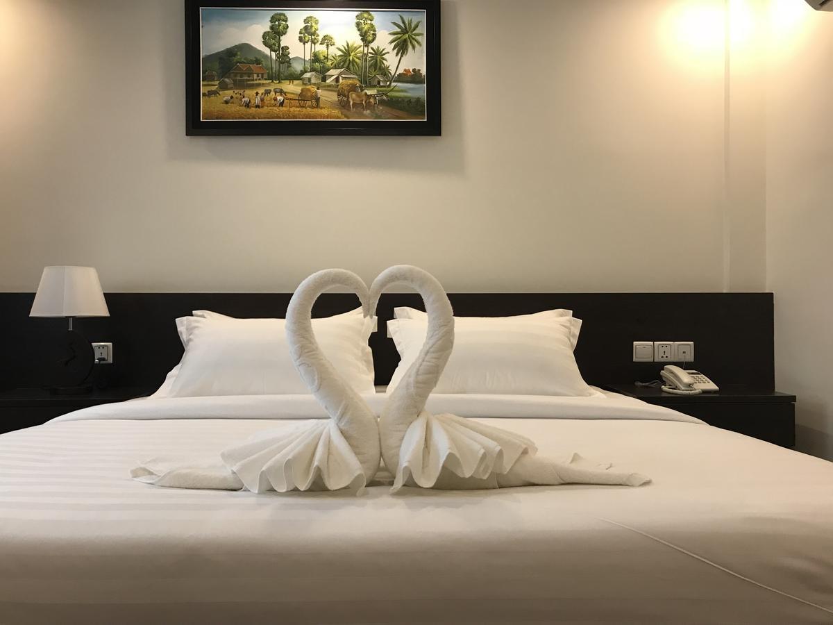 Apple Hotel Two - Near Phnom Penh Airport Экстерьер фото