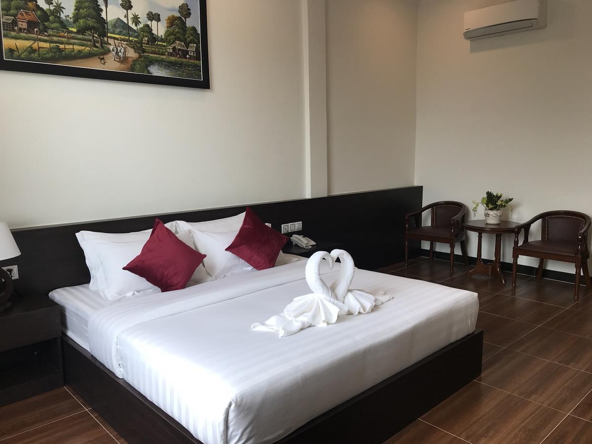 Apple Hotel Two - Near Phnom Penh Airport Экстерьер фото