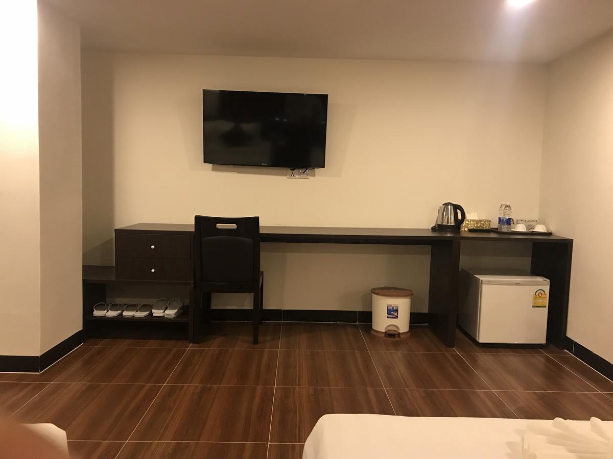 Apple Hotel Two - Near Phnom Penh Airport Экстерьер фото