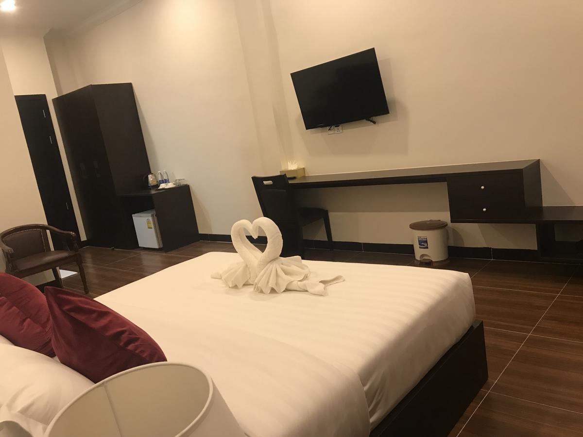 Apple Hotel Two - Near Phnom Penh Airport Экстерьер фото