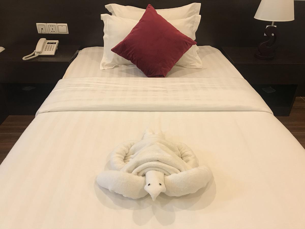 Apple Hotel Two - Near Phnom Penh Airport Экстерьер фото