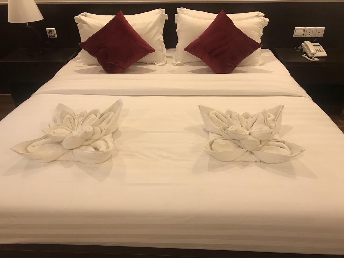 Apple Hotel Two - Near Phnom Penh Airport Экстерьер фото